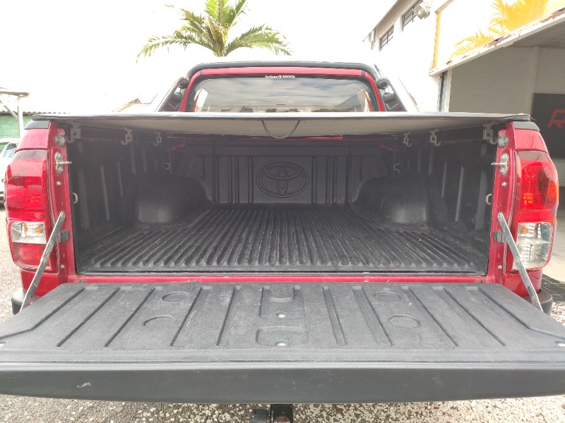 TOYOTA HILUX 2.7 SR 4X2 CD 16V FLEX 4P AUTOMÁTICO 2017/2017 ROSAUTO VEÍCULOS VENÂNCIO AIRES / Carros no Vale