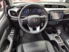 TOYOTA HILUX 2.7 SR 4X2 CD 16V FLEX 4P AUTOMÁTICO 2017/2017 ROSAUTO VEÍCULOS VENÂNCIO AIRES / Carros no Vale