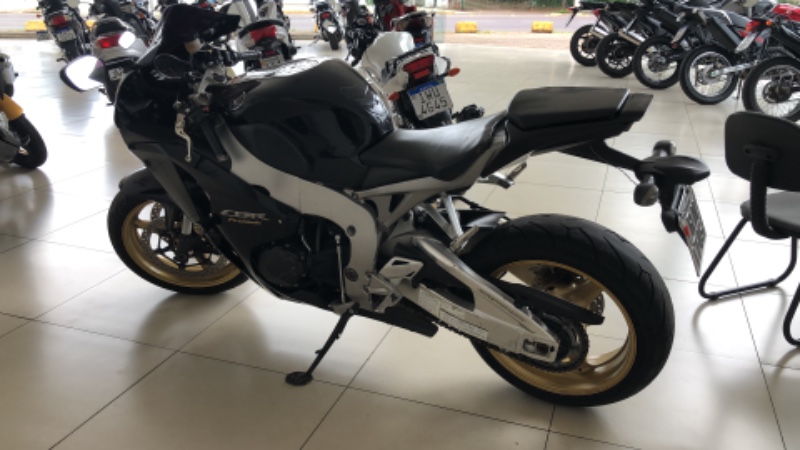 HONDA MOTOS CBR 1000 RR FIRE BLADE 2010/2010 JASER MOTOS LAJEADO / Carros no Vale