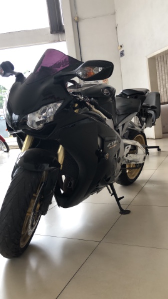 HONDA MOTOS CBR 1000 RR FIRE BLADE 2010/2010 JASER MOTOS LAJEADO / Carros no Vale