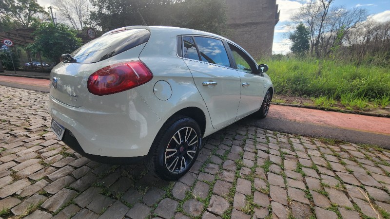 FIAT BRAVO 1.8 ESSENCE 16V AUTOMATIZADO 2014/2014 FERNANDO AUTOMÓVEIS | REVENDA DE CARROS ARROIO DO MEIO ARROIO DO MEIO / Carros no Vale