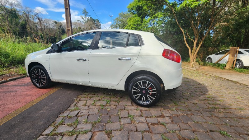 FIAT BRAVO 1.8 ESSENCE 16V AUTOMATIZADO 2014/2014 FERNANDO AUTOMÓVEIS | REVENDA DE CARROS ARROIO DO MEIO ARROIO DO MEIO / Carros no Vale
