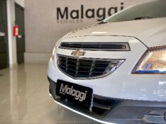 CHEVROLET PRISMA 1.4 LT 2014/2015 MALAGGI VEÍCULOS ENCANTADO / Carros no Vale