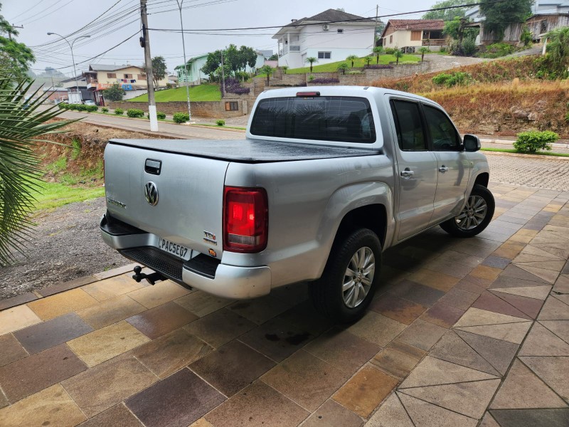 VOLKSWAGEN AMAROK S CABINE DUPLA 4X4 2.0 16V TDI TURBO 2014/2015 TS VEÍCULOS ANTA GORDA / Carros no Vale