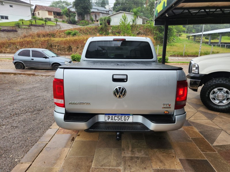 VOLKSWAGEN AMAROK S CABINE DUPLA 4X4 2.0 16V TDI TURBO 2014/2015 TS VEÍCULOS ANTA GORDA / Carros no Vale