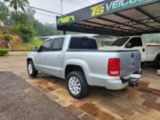 VOLKSWAGEN AMAROK S CABINE DUPLA 4X4 2.0 16V TDI TURBO 2014/2015 TS VEÍCULOS ANTA GORDA / Carros no Vale