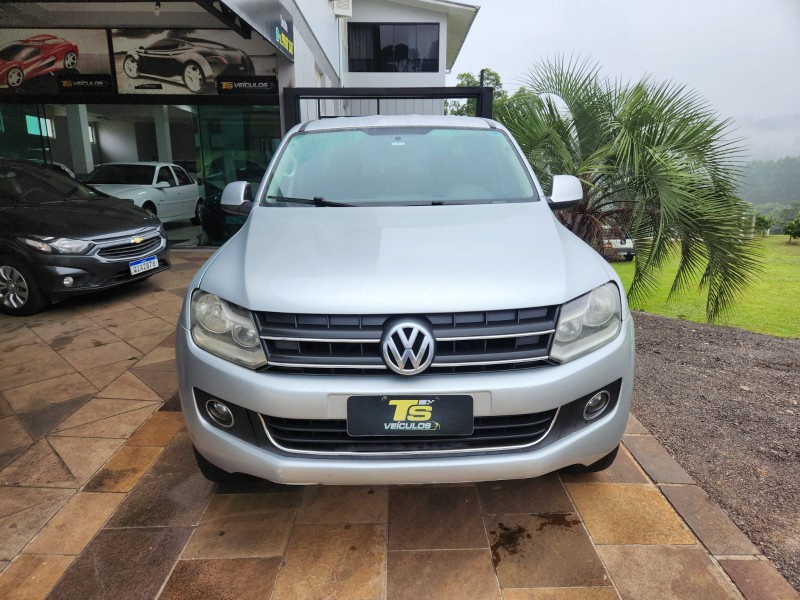 VOLKSWAGEN AMAROK S CABINE DUPLA 4X4 2.0 16V TDI TURBO 2014/2015 TS VEÍCULOS ANTA GORDA / Carros no Vale