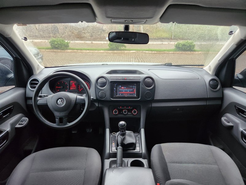 VOLKSWAGEN AMAROK S CABINE DUPLA 4X4 2.0 16V TDI TURBO 2014/2015 TS VEÍCULOS ANTA GORDA / Carros no Vale