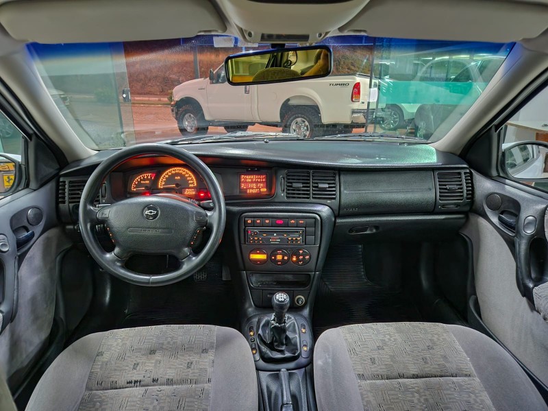 CHEVROLET VECTRA ELEGANCE 2.0 8V 2004/2005 TS VEÍCULOS ANTA GORDA / Carros no Vale