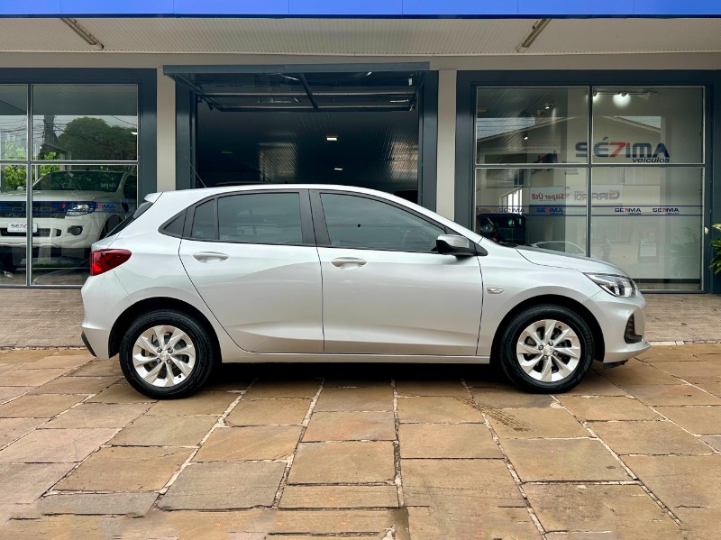 CHEVROLET ONIX LT 1.0 2022/2023 SÉTIMA VEÍCULOS GUAPORÉ / Carros no Vale