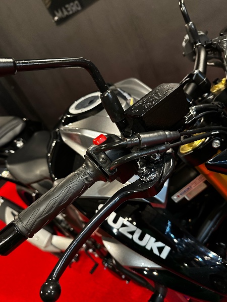 SUZUKI MOTOS GSX R 750 W /2024 EXCLUSIVO VEÍCULOS SANTA CRUZ DO SUL / Carros no Vale