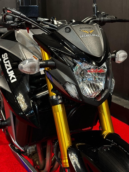 SUZUKI MOTOS GSX R 750 W /2024 EXCLUSIVO VEÍCULOS SANTA CRUZ DO SUL / Carros no Vale