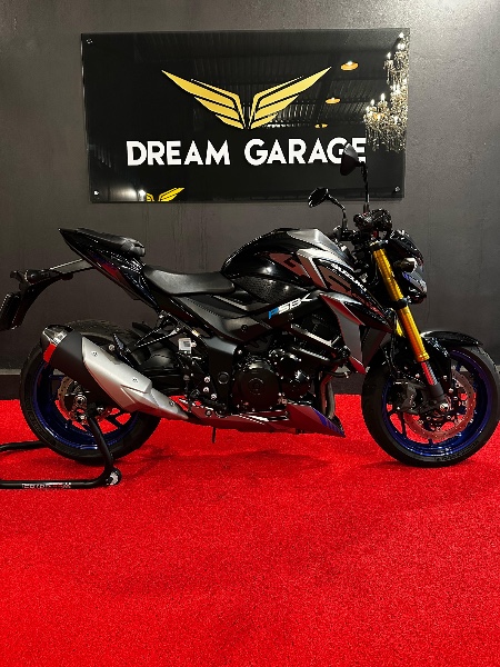 SUZUKI MOTOS GSX R 750 W /2024 EXCLUSIVO VEÍCULOS SANTA CRUZ DO SUL / Carros no Vale