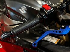 SUZUKI MOTOS GSX R 1000 SRAD /2011 EXCLUSIVO VEÍCULOS SANTA CRUZ DO SUL / Carros no Vale