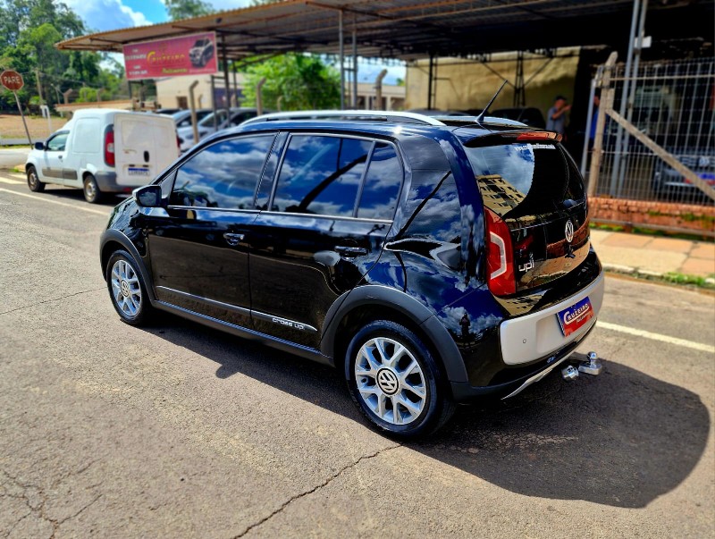 VOLKSWAGEN UP! CROSS 1.0 TSI TOTAL 12V 2017/2017 CRUZEIRO MULTIMARCAS CRUZEIRO DO SUL / Carros no Vale