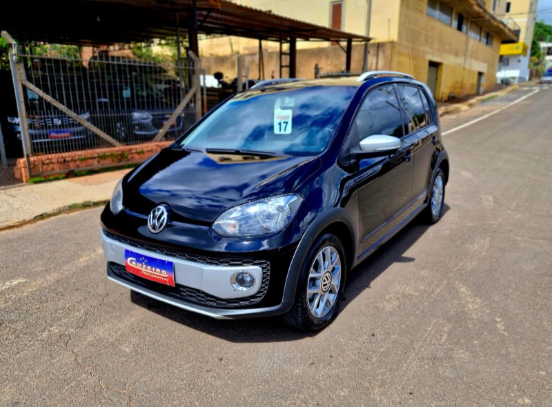 VOLKSWAGEN UP! CROSS 1.0 TSI TOTAL 12V 2017/2017 CRUZEIRO MULTIMARCAS CRUZEIRO DO SUL / Carros no Vale