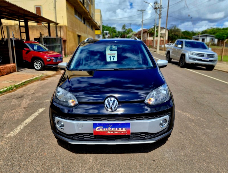 VOLKSWAGEN UP! CROSS 1.0 TSI TOTAL 12V 2017/2017 CRUZEIRO MULTIMARCAS CRUZEIRO DO SUL / Carros no Vale