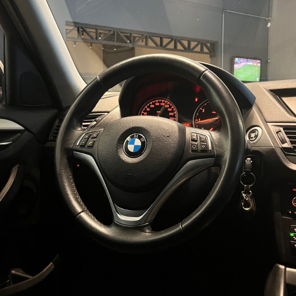 BMW X1 2.0 18I SDRIVE 4X2 16V 2014/2014 JM AUTOMÓVEIS VENÂNCIO AIRES / Carros no Vale