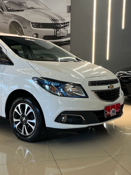 CHEVROLET PRISMA 1.4 LT 2013/2014 JM AUTOMÓVEIS VENÂNCIO AIRES / Carros no Vale
