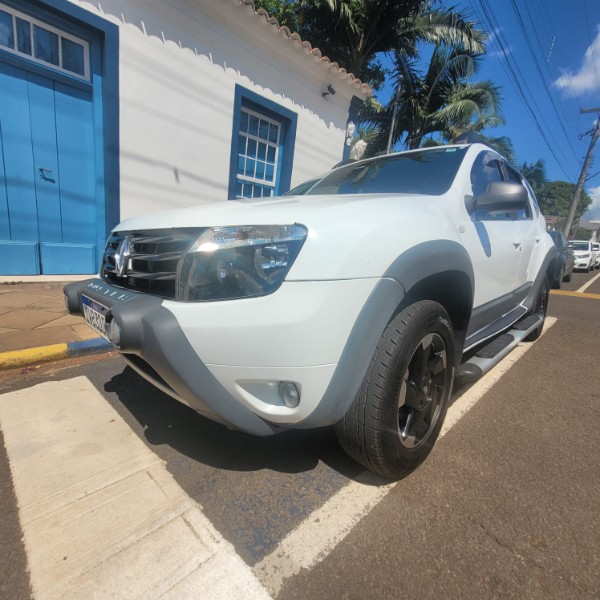 RENAULT DUSTER 2.0 D 4X2A 2014/2015 ADRIANO VEÍCULOS CRUZEIRO DO SUL / Carros no Vale