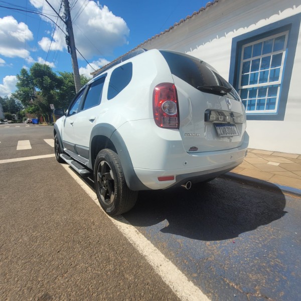 RENAULT DUSTER 2.0 D 4X2A 2014/2015 ADRIANO VEÍCULOS CRUZEIRO DO SUL / Carros no Vale