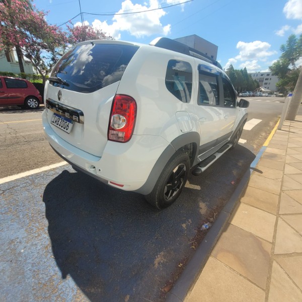 RENAULT DUSTER 2.0 D 4X2A 2014/2015 ADRIANO VEÍCULOS CRUZEIRO DO SUL / Carros no Vale