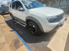 RENAULT DUSTER 2.0 D 4X2A 2014/2015 ADRIANO VEÍCULOS CRUZEIRO DO SUL / Carros no Vale