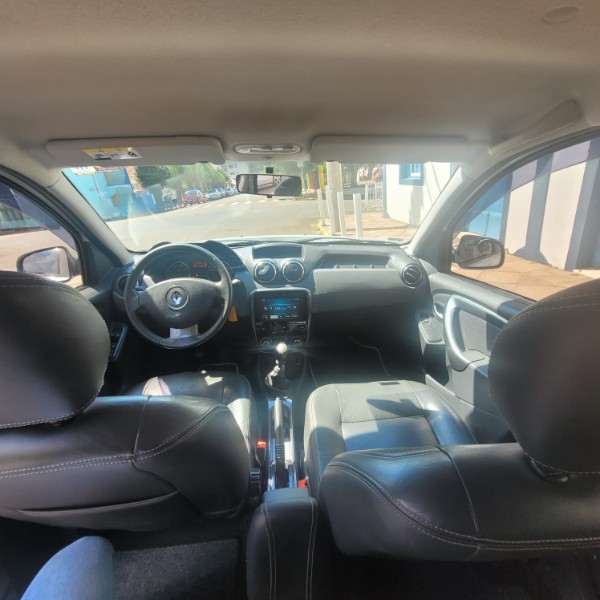 RENAULT DUSTER 2.0 D 4X2A 2014/2015 ADRIANO VEÍCULOS CRUZEIRO DO SUL / Carros no Vale