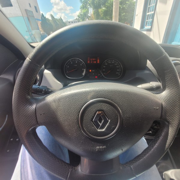 RENAULT DUSTER 2.0 D 4X2A 2014/2015 ADRIANO VEÍCULOS CRUZEIRO DO SUL / Carros no Vale