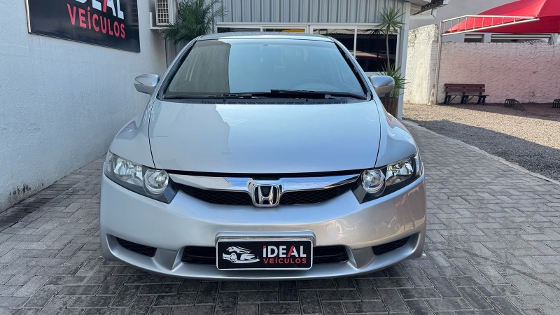 HONDA CIVIC SEDAN LXL /2011 IDEAL VEÍCULOS LAJEADO / Carros no Vale