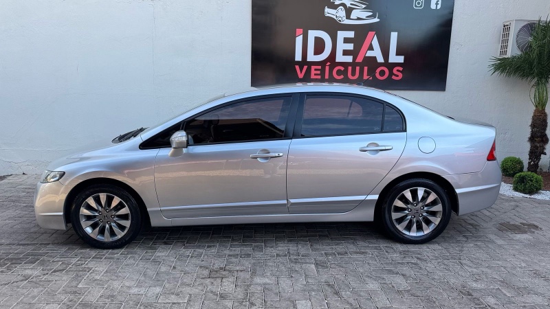 HONDA CIVIC SEDAN LXL /2011 IDEAL VEÍCULOS LAJEADO / Carros no Vale