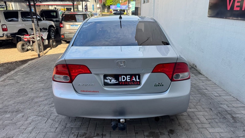 HONDA CIVIC SEDAN LXL /2011 IDEAL VEÍCULOS LAJEADO / Carros no Vale