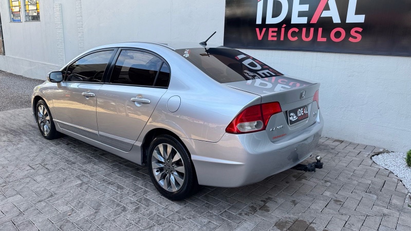 HONDA CIVIC SEDAN LXL /2011 IDEAL VEÍCULOS LAJEADO / Carros no Vale