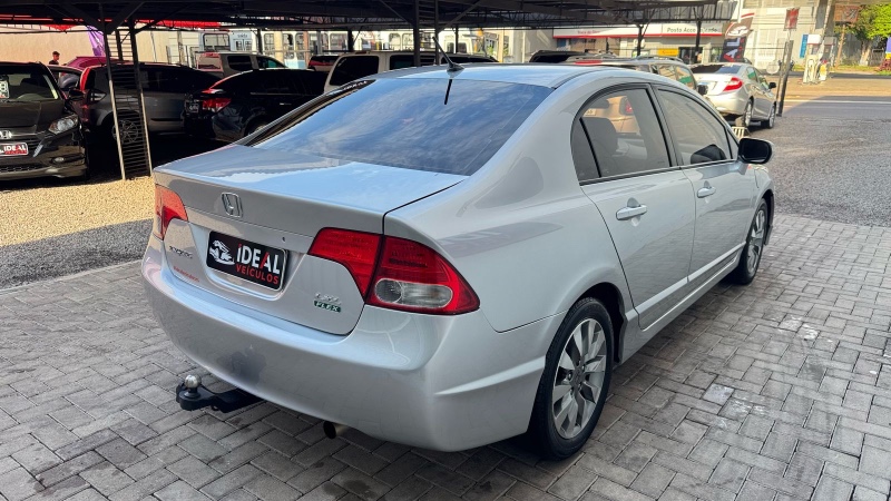 HONDA CIVIC SEDAN LXL /2011 IDEAL VEÍCULOS LAJEADO / Carros no Vale