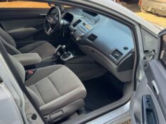 HONDA CIVIC SEDAN LXL /2011 IDEAL VEÍCULOS LAJEADO / Carros no Vale