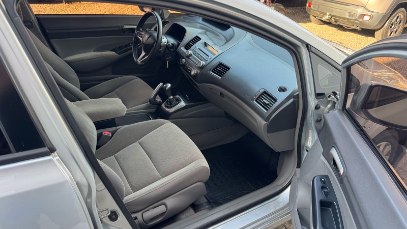 HONDA CIVIC SEDAN LXL /2011 IDEAL VEÍCULOS LAJEADO / Carros no Vale