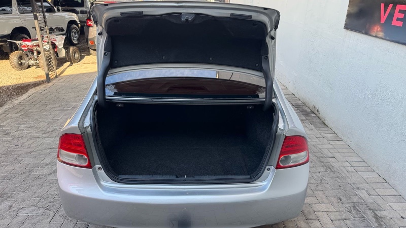 HONDA CIVIC SEDAN LXL /2011 IDEAL VEÍCULOS LAJEADO / Carros no Vale