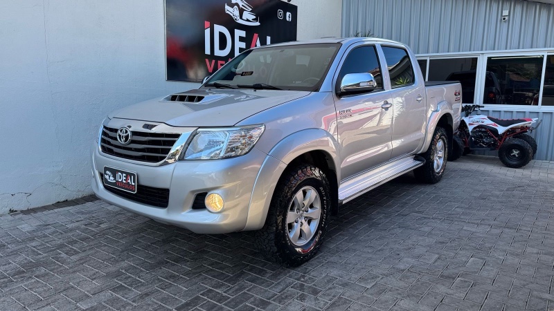 TOYOTA HILUX CAB.DUPLA SRV 3.0 /2013 IDEAL VEÍCULOS LAJEADO / Carros no Vale