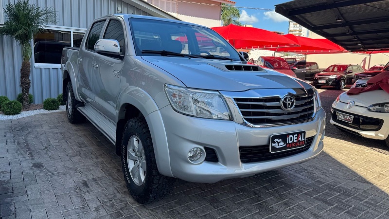 TOYOTA HILUX CAB.DUPLA SRV 3.0 /2013 IDEAL VEÍCULOS LAJEADO / Carros no Vale