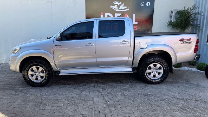 TOYOTA HILUX CAB.DUPLA SRV 3.0 /2013 IDEAL VEÍCULOS LAJEADO / Carros no Vale