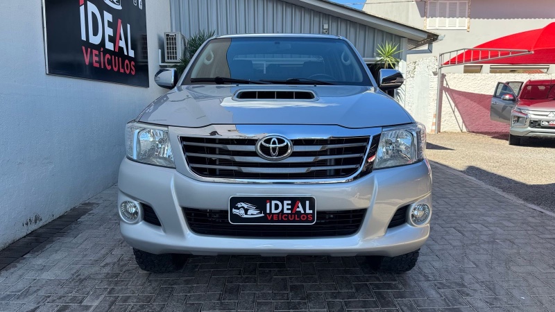 TOYOTA HILUX CAB.DUPLA SRV 3.0 /2013 IDEAL VEÍCULOS LAJEADO / Carros no Vale