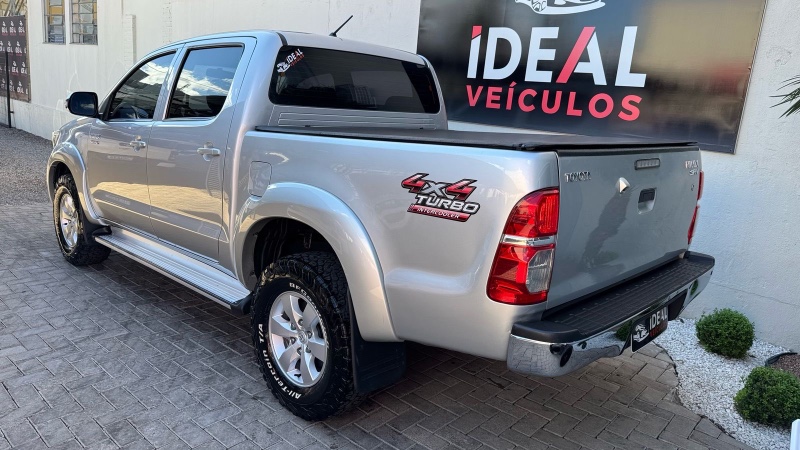TOYOTA HILUX CAB.DUPLA SRV 3.0 /2013 IDEAL VEÍCULOS LAJEADO / Carros no Vale