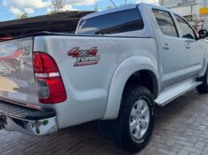 TOYOTA HILUX CAB.DUPLA SRV 3.0 /2013 IDEAL VEÍCULOS LAJEADO / Carros no Vale