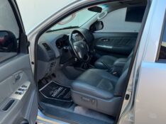 TOYOTA HILUX CAB.DUPLA SRV 3.0 /2013 IDEAL VEÍCULOS LAJEADO / Carros no Vale