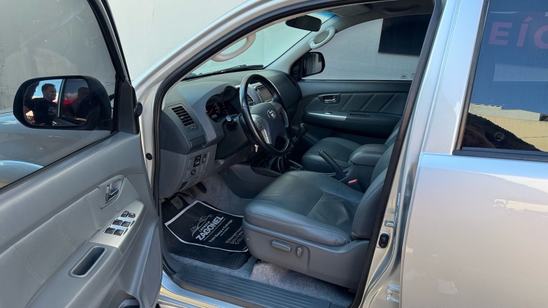 TOYOTA HILUX CAB.DUPLA SRV 3.0 /2013 IDEAL VEÍCULOS LAJEADO / Carros no Vale