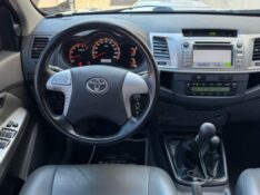 TOYOTA HILUX CAB.DUPLA SRV 3.0 /2013 IDEAL VEÍCULOS LAJEADO / Carros no Vale