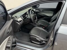 CHEVROLET ONIX PREMIER 2 /2021 IDEAL VEÍCULOS LAJEADO / Carros no Vale