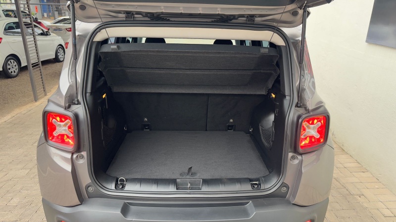 JEEP RENEGADE 1.8 AUT /2021 IDEAL VEÍCULOS LAJEADO / Carros no Vale
