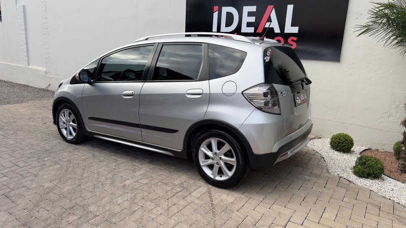 HONDA FIT TWIST 1.5 /2014 IDEAL VEÍCULOS LAJEADO / Carros no Vale