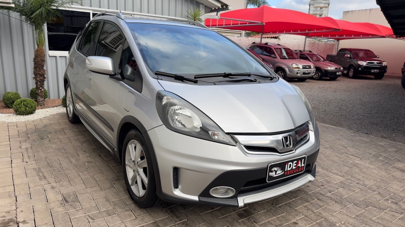 HONDA FIT TWIST 1.5 /2014 IDEAL VEÍCULOS LAJEADO / Carros no Vale